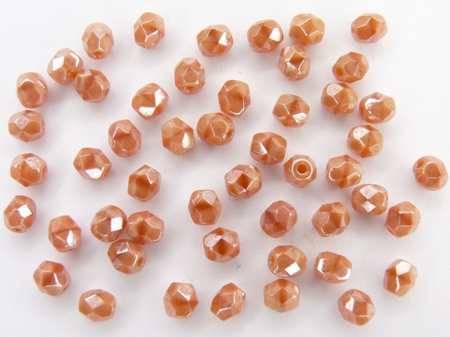 0070356 Pink Coral met luster Facet 4 mm. 40 Pc-0