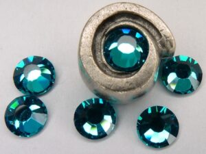 0900125 M.C. Chaton rose ss 30 Blue Zircon-0