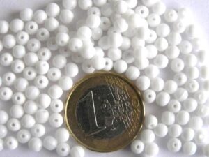 04-R-03000 Chalk White Round 4 mm. 150 pc.-0